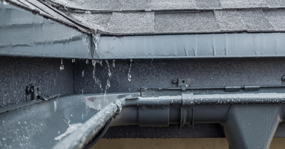 Benefícios ambientais das calhas de chuva para a sua casa