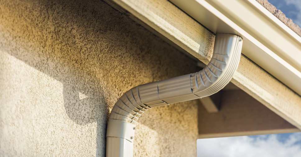 Confira dicas de manutenção de calhas em edifícios!